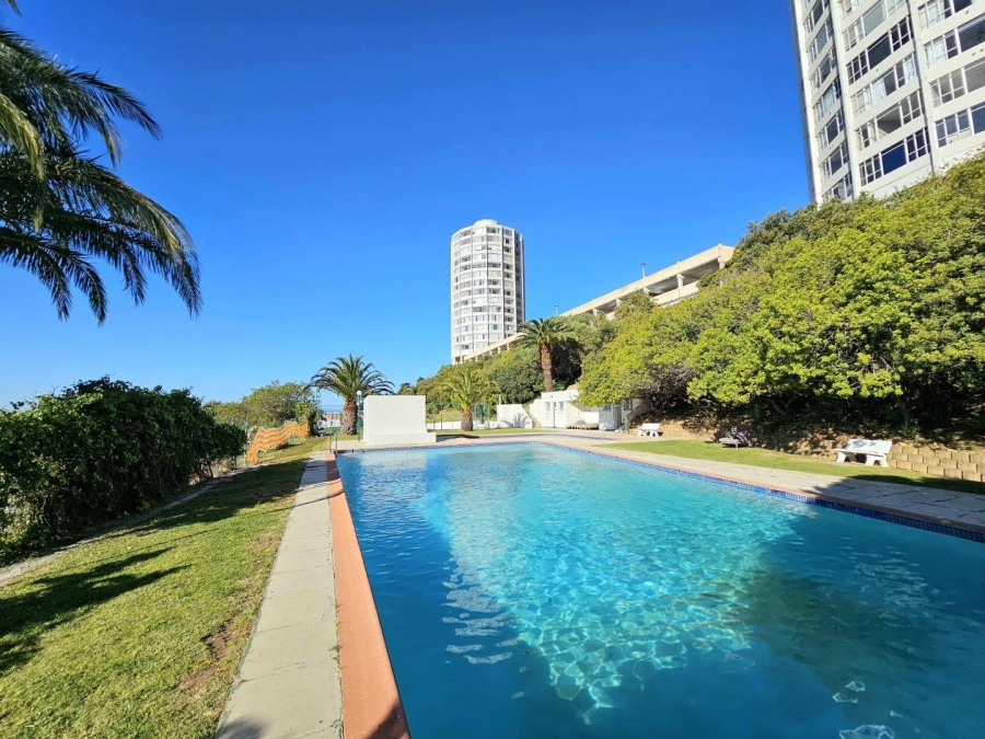 1 Bedroom Property for Sale in Vredehoek Western Cape